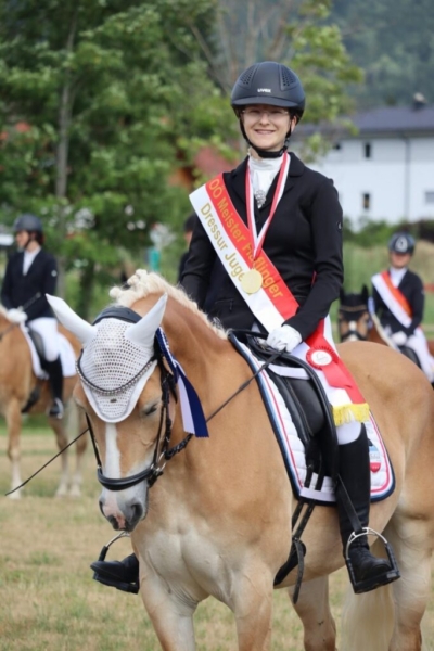 ooe-Meisterschaften-Dressur-Springen_Viktoria-Huettner@Eva-Windischbauer-683x1024
